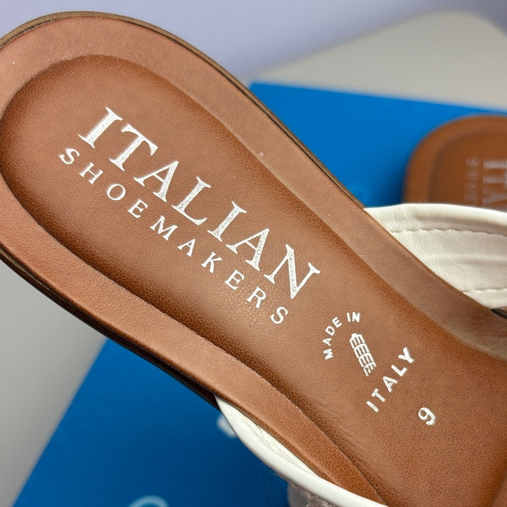 Chantol sandals from Italian Shoemakers
White Floral Thong Sandals - Picture 2 of 13